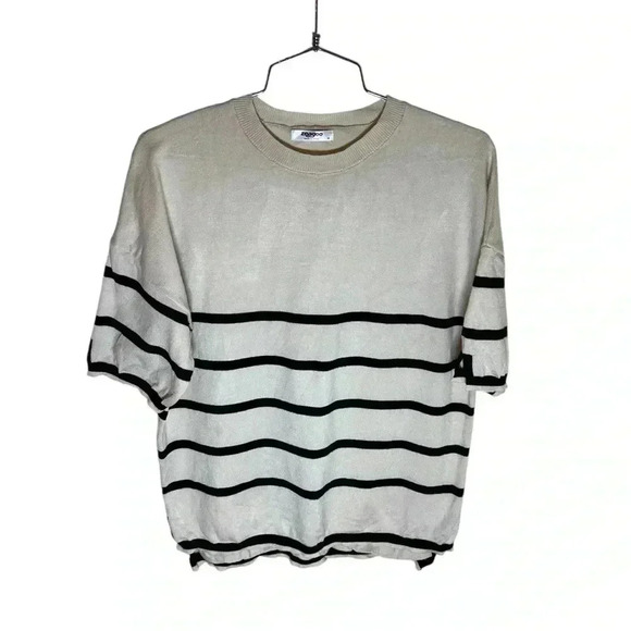 NEW Fashionable Striped Sweater , Sz M - Picture 1 of 4